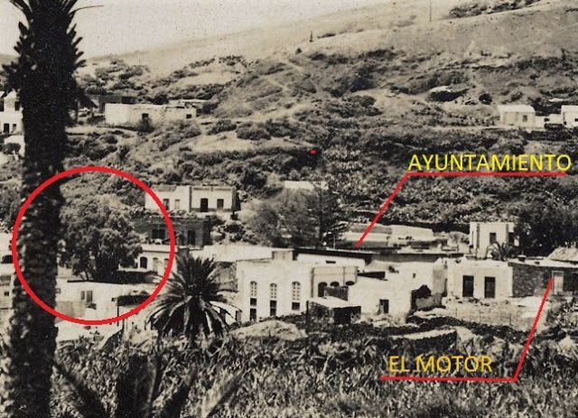 En el circulo, el viejo eucalipto de la plaza Tenesor. (foto Fedac 1930+-)