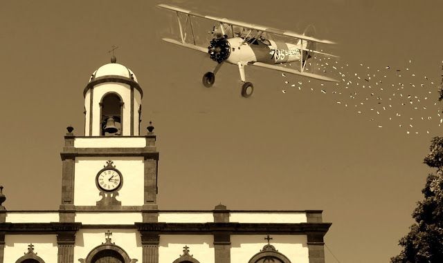El 20 de Julio de 1936 una avioneta sobrevuela el pueblo y lanza octavillas conminando a los republicanos a  rendirse (reconstrucción).