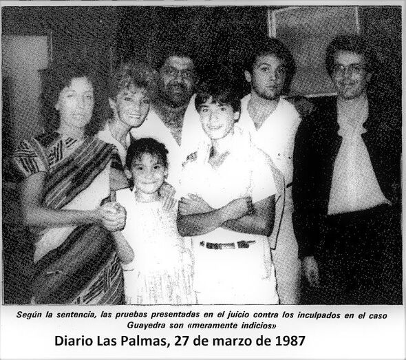 Los abogados defensores , los inculpados una vez absueltos y sus hijos menores.