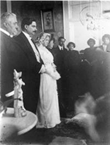 Boda en el salón de la casa de la novia.