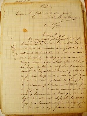 Escritos en el que el alcalde alega la imposibilidad de remitir las cuentas de 1900 a 1910 y aceptación del Gobierno civil de los descargos, por la destrucción de toda la documentación en el incendio. (Archivo municipal)
