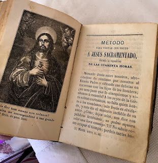 Imágenes del libro de misa, regalo de Doña Leonor Ramos de Armas a mi bisabuela  María del Pino.