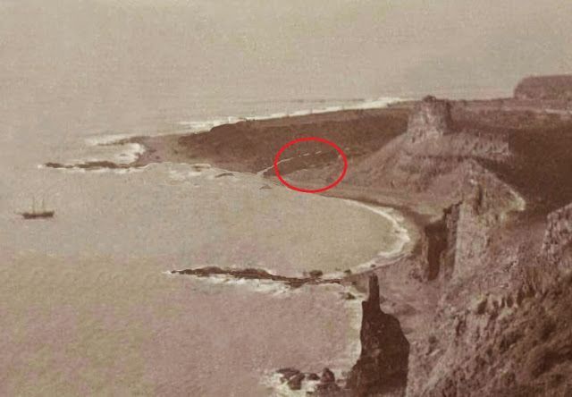 Recreación de cómo podía ser la bahía hace 500 años y lugar probable de construcción de la primera torre fortaleza.