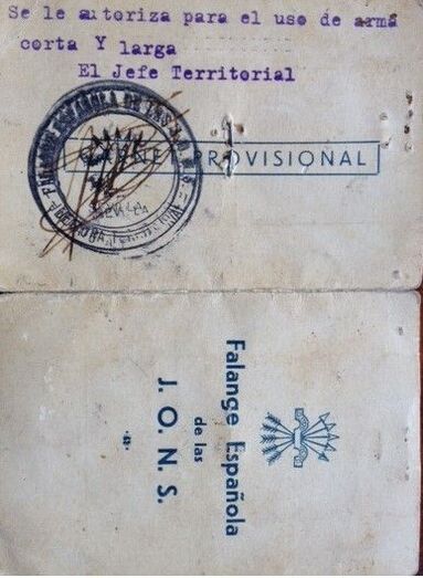 Diligencia de autorización a portar armas cortas y largas en un carnet de la falange.(foro falangista)