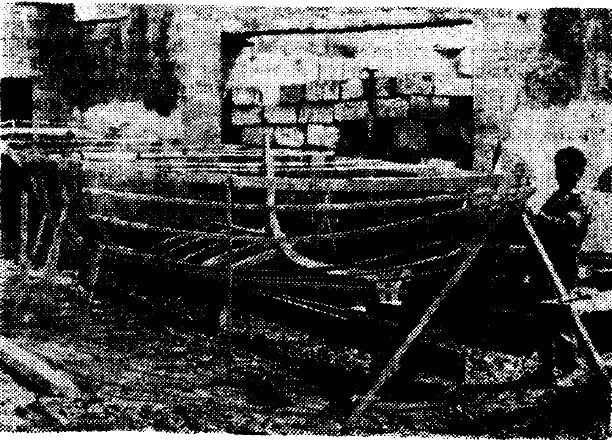 Juanito en los inicios de la construcción de su barco, El Eco de Canarias, 15 de abril de 1973