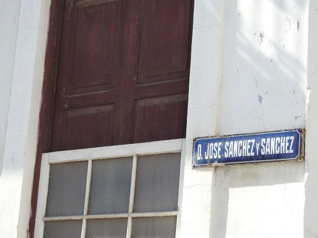 Antigua chapa con el nombre de la calle dedicada al D. José Sánchez  (en la actualidad).
