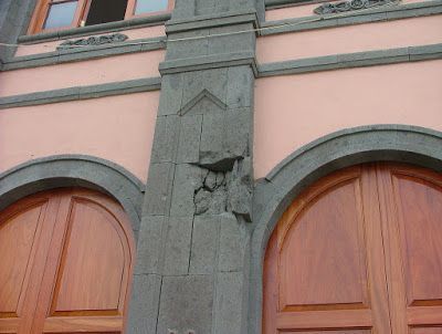 Impacto de cañón que aun se conserva en la fachada del ayuntamiento de Arucas