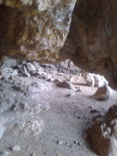 Roque Antigafo, cueva semi taponada por desprendimientos.
