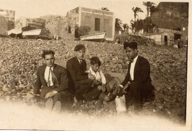 En centro de la fotografía, el que fuera médico titular de la villa durante muchos años, D. Víctor Mendiola.