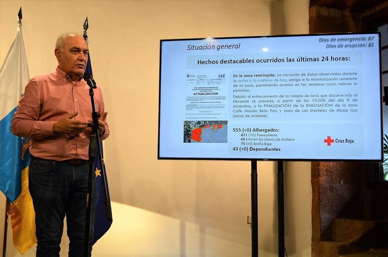 091221 Director Técnico del PEVOLCA en la rueda de prensa