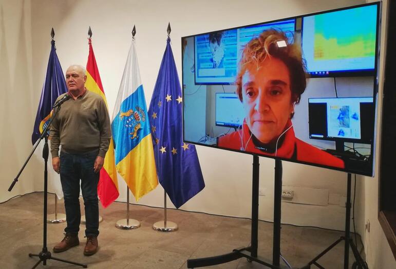 121221 Morcuende y Blanco en la rueda de prensa del PEVOLCA