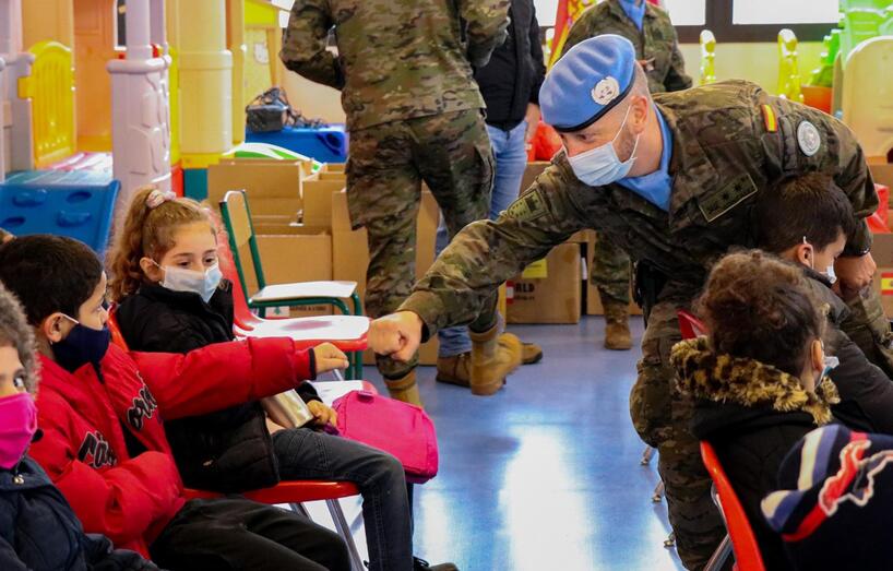 3. NIÑO COLEGIO KLEYAA CON OFICIAL