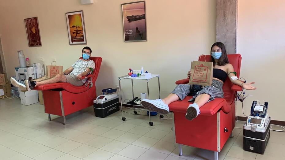 Donantes ICHH en TFE La Laguna Roger y Claudia