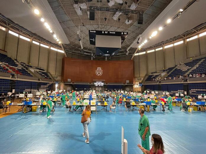 Jornada de vacunación sin cita Pabellón Santiago Martín 