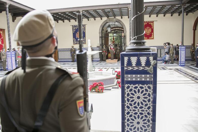 rendición de honores al Teniente General 1