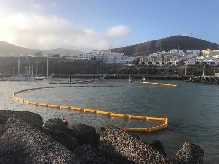 010318 Barrera colocada Puerto Gran Tarajal 1