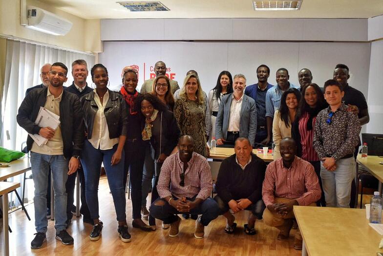 reunion colectivos inmigrantes psoe