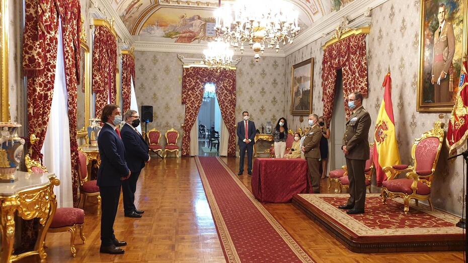 1 Personal asistente Salón del Trono