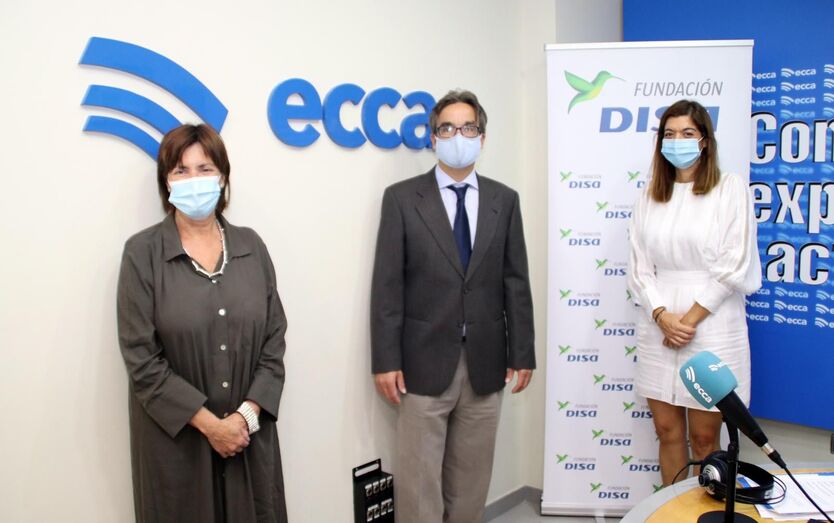 Amparo Osorio José María Segura y Sara Mateos durante la firma del acuerdo 