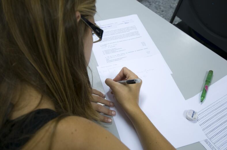 estudiantes 2011 07 08 19335 examen r