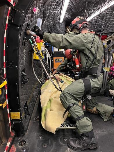 Foto 1 rescate helicóptero 802 SQN Ala 46