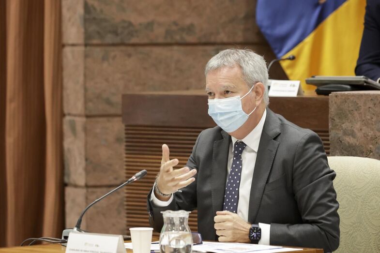 Sebastián Franquis en comisión parlamentaria 3