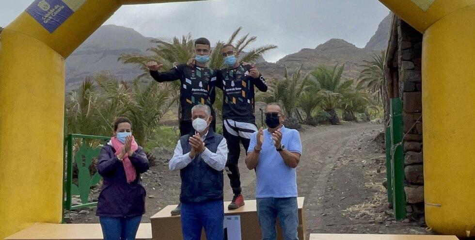 DIEGO SUÁREZ E ISAAC JIMÉNEZ JUNTO A CONCEJALES Y ALCALDE