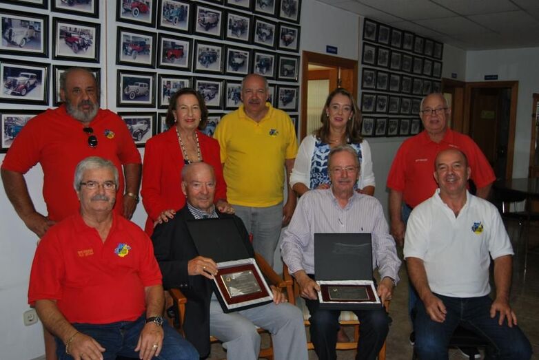 Familiares de Jürgen Flick y Silvestre Angulo con directivos del CC AA Las Palmas