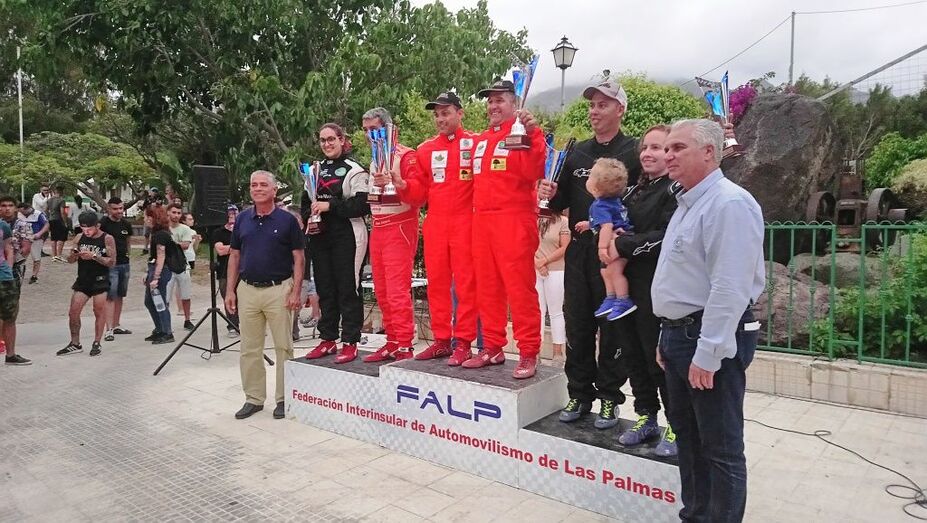 Podio final coches SLA18