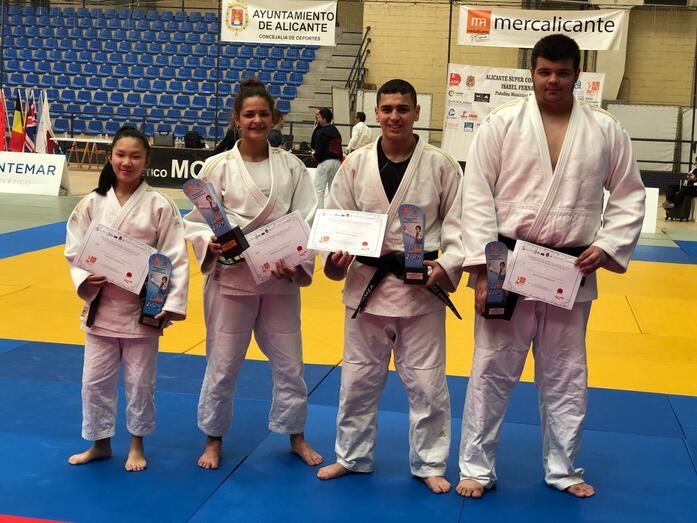 Alejandra Yaylen Hamza Israel