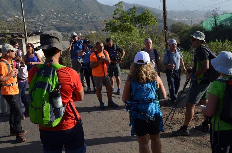 Algunos de los participantes en la caminata entre Tenteniguada y Santa Lucía de Tirajana 1