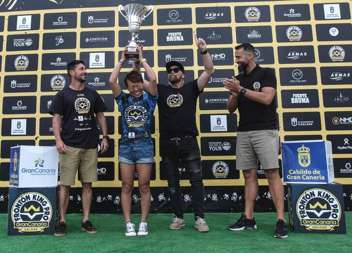 FOTO 2 GC FRONTON KING Sari Ohhara Campeona Mundial mpg 16 oct