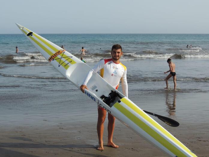 Piraguista Jorge Enriquez modalidad surfski