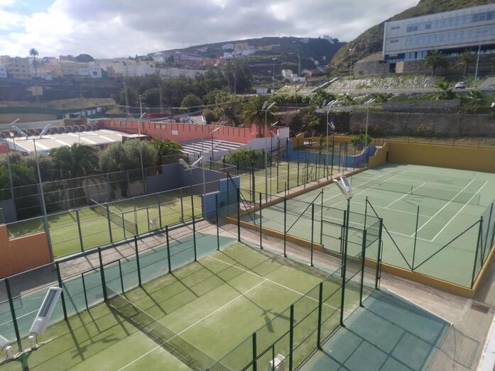 Pistas de ténis y pádel de la Ciudad Deportiva de Guía