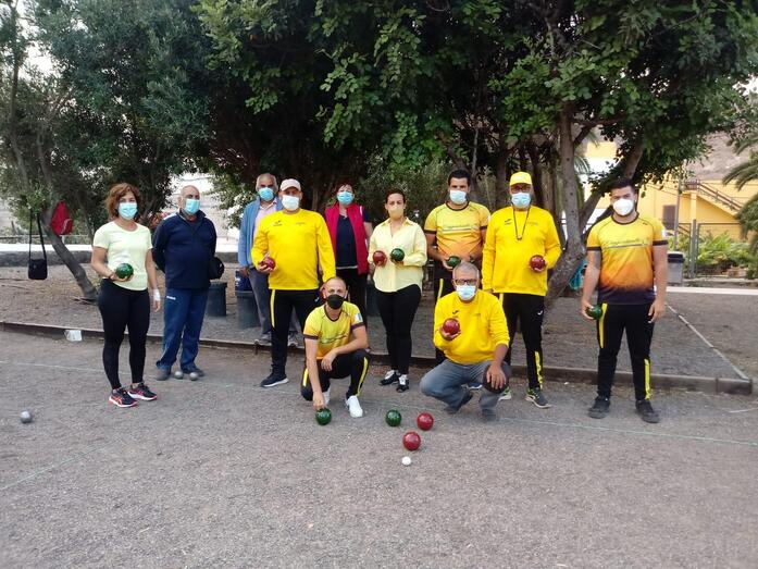 01laaldeaENTREGA MATERIAL CLUB DE PETANCA