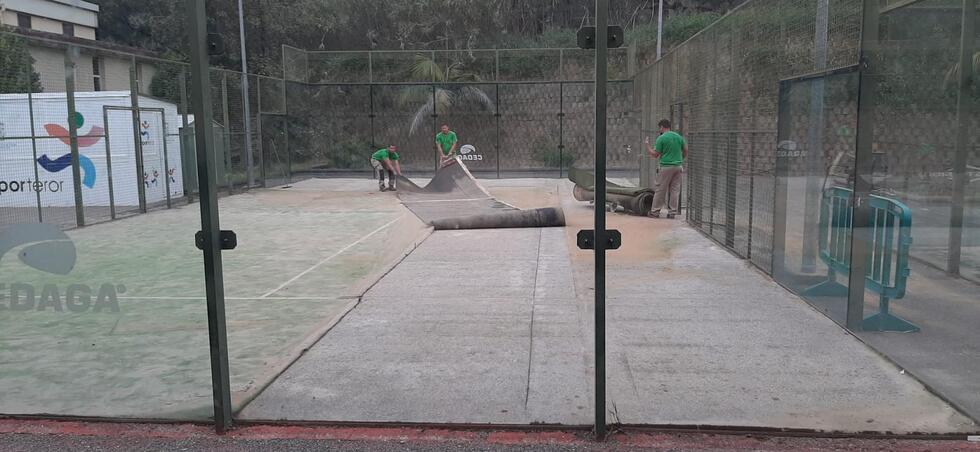 05 CANCHAS PADEL RENOVACION CESPED1
