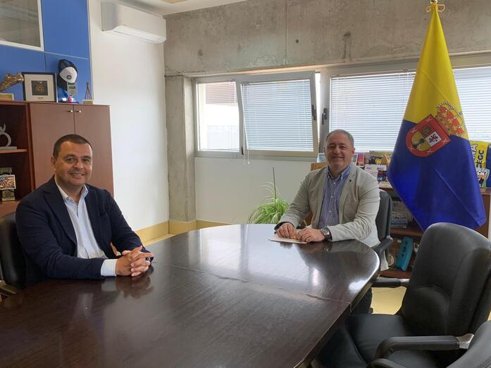 El alcalde Pedro Rodríguez junto al consejero de Deportes Francisco Castellano.jpeg