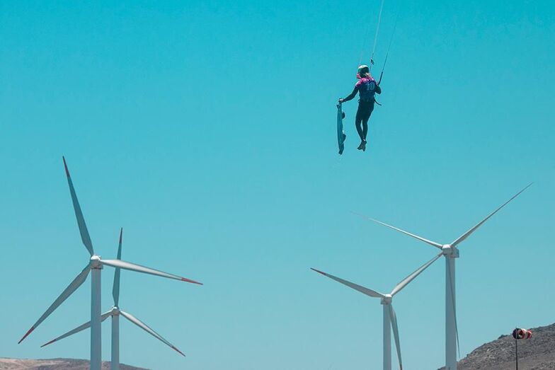 LOWRES Lorenzo Casati volando por la playa de El Burrero 1