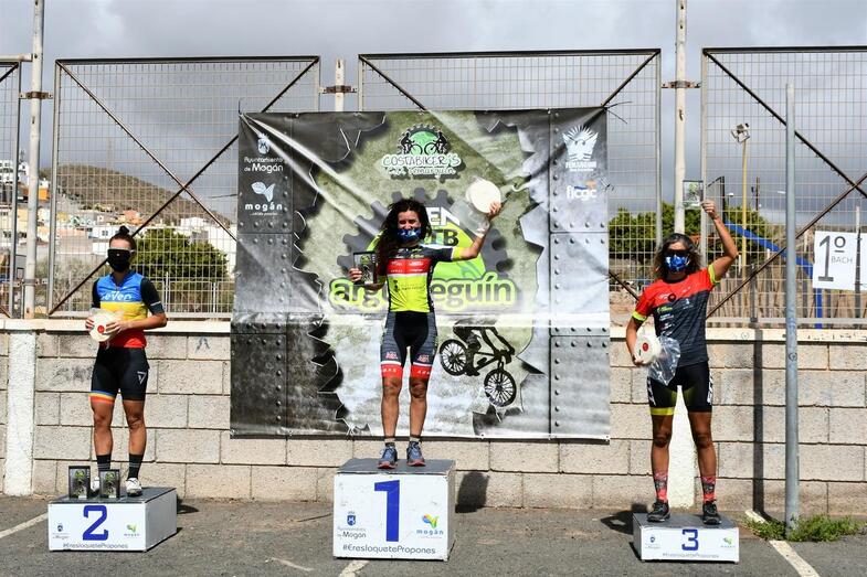 Podio femenino 40 km Open MTB Arguineguín 2021