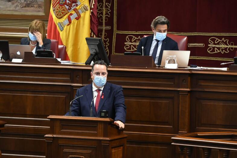 PoliSuárezparlamtribuna