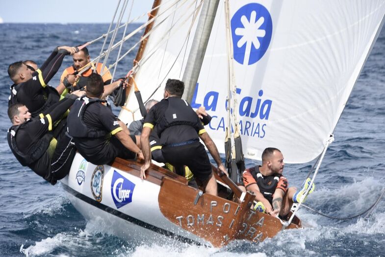 tomamoralessiJRB7284