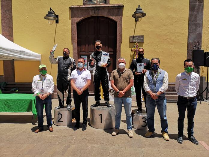 Podio y autoridadesmontqañaalta2021