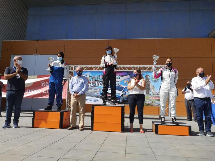 podio femenino en copilotos debutantes