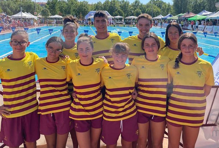 foto gruapl de nadadores del metropole