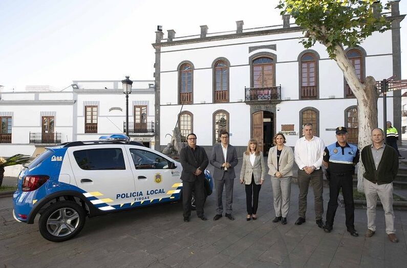 Entrega vehículo policial Firgas