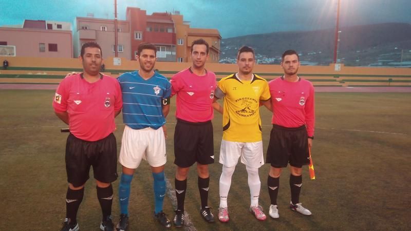 Trio arbitral y capitanes 12 5 2017