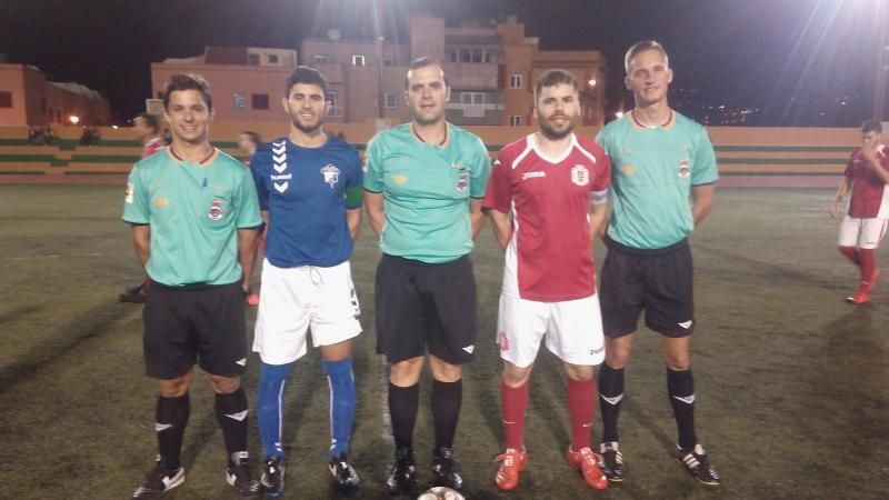 Trio arbitral y capitanes 14 10 2016
