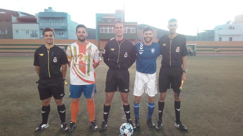 Trio arbitral y capitanes 21 4 2017
