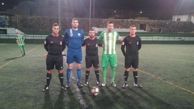 Trio arbitral y capitanes 7 4 2017