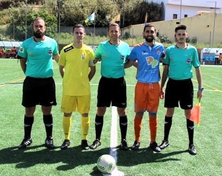 Capitanes y trío arbitral